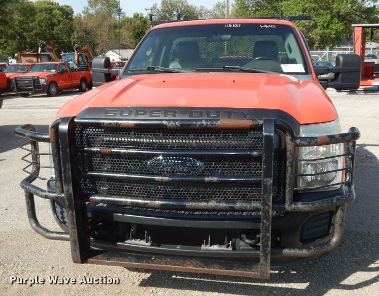 image for item DM3196 2011 Ford F250 Super Duty XL  pickup truck