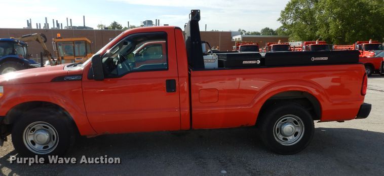 image for item DM3196 2011 Ford F250 Super Duty XL  pickup truck