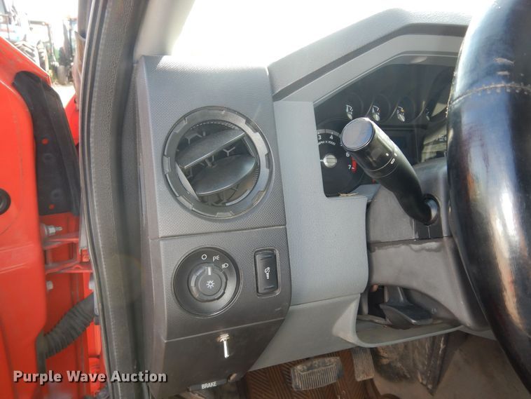 image for item DM3196 2011 Ford F250 Super Duty XL  pickup truck