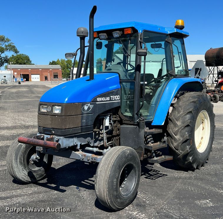 image for item IA9226 2002 New Holland TS100  tractor