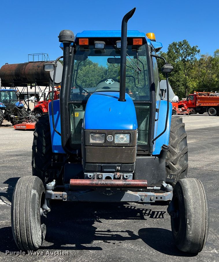 image for item IA9226 2002 New Holland TS100  tractor