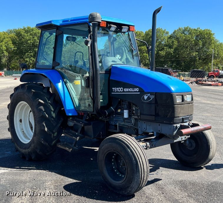 image for item IA9226 2002 New Holland TS100  tractor
