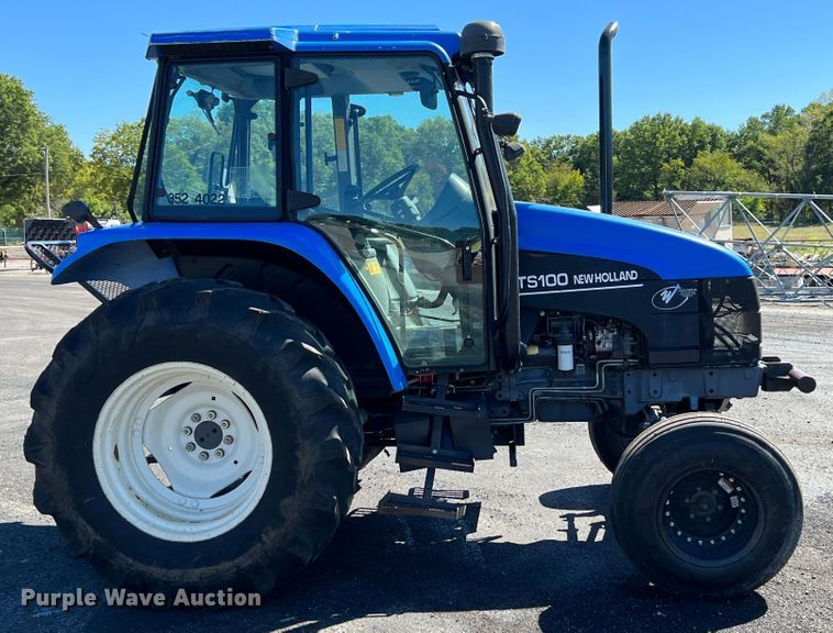 image for item IA9226 2002 New Holland TS100  tractor