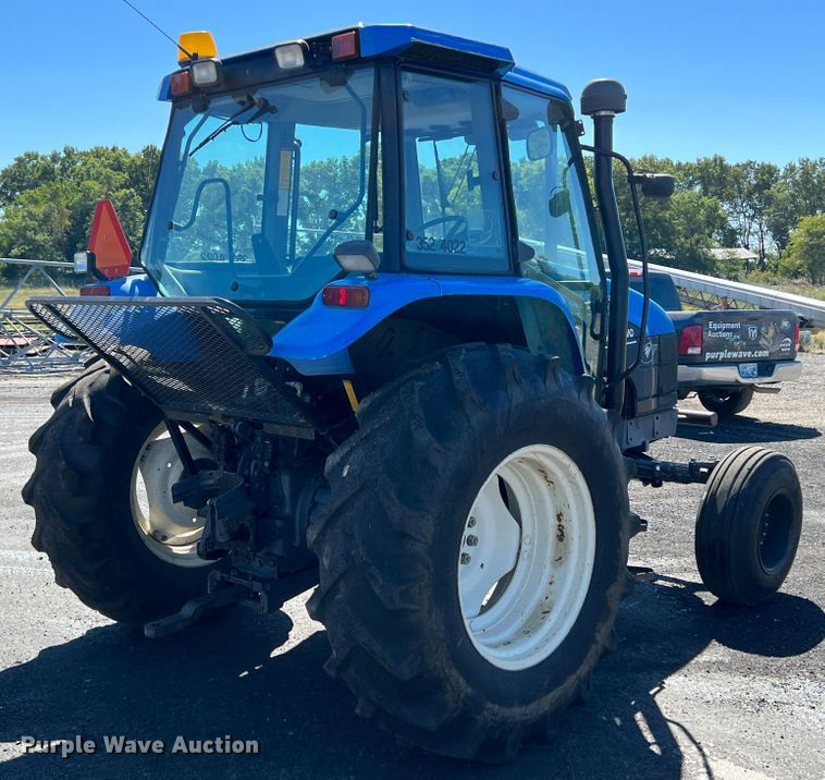 image for item IA9226 2002 New Holland TS100  tractor