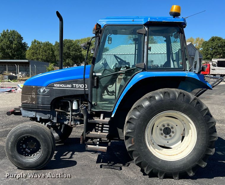 image for item IA9226 2002 New Holland TS100  tractor