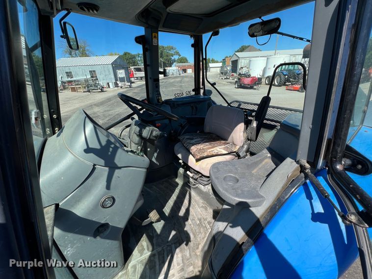 image for item IA9226 2002 New Holland TS100  tractor