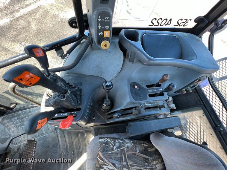 image for item IA9226 2002 New Holland TS100  tractor