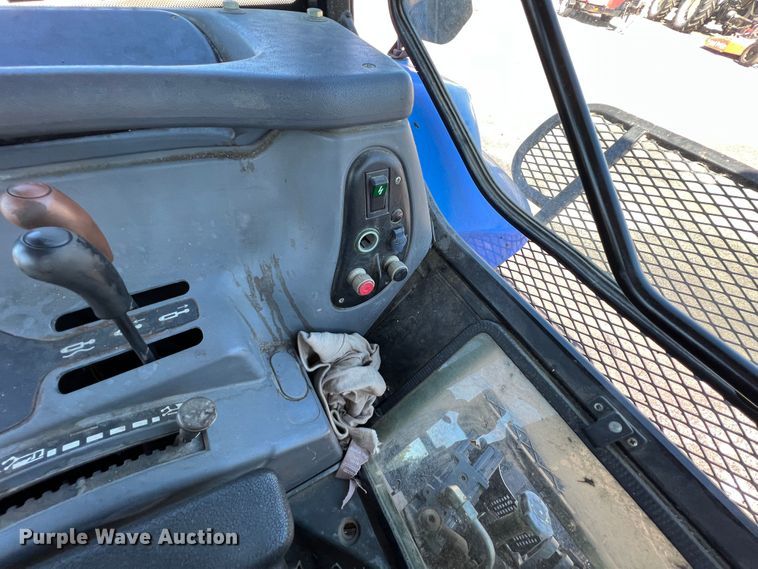 image for item IA9226 2002 New Holland TS100  tractor