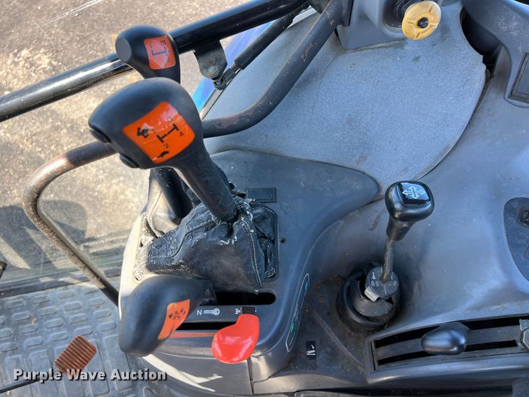 image for item IA9226 2002 New Holland TS100  tractor