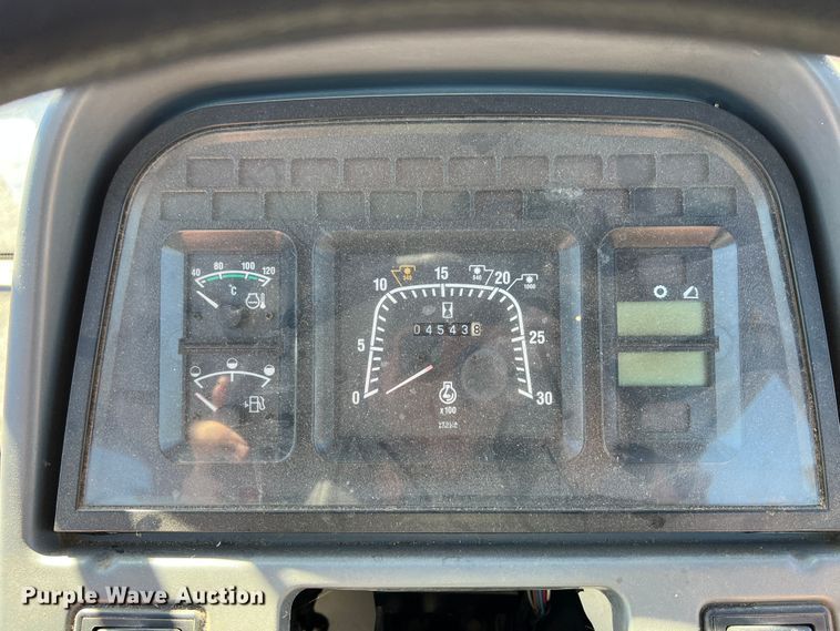 image for item IA9226 2002 New Holland TS100  tractor