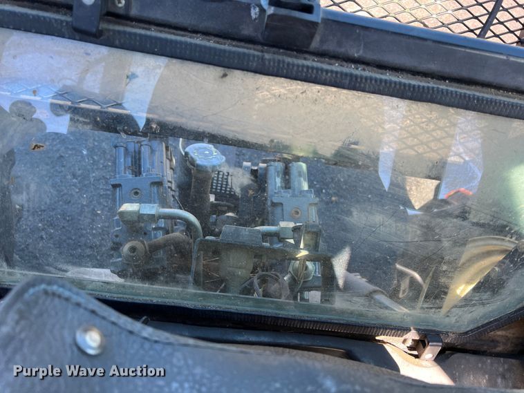 image for item IA9226 2002 New Holland TS100  tractor