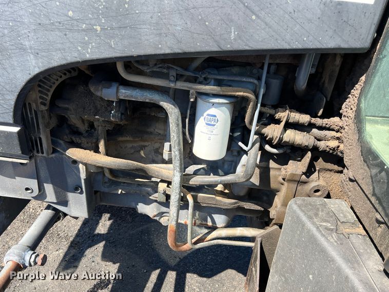 image for item IA9226 2002 New Holland TS100  tractor