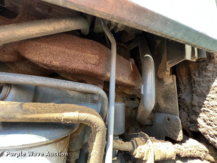 image for item IA9226 2002 New Holland TS100  tractor