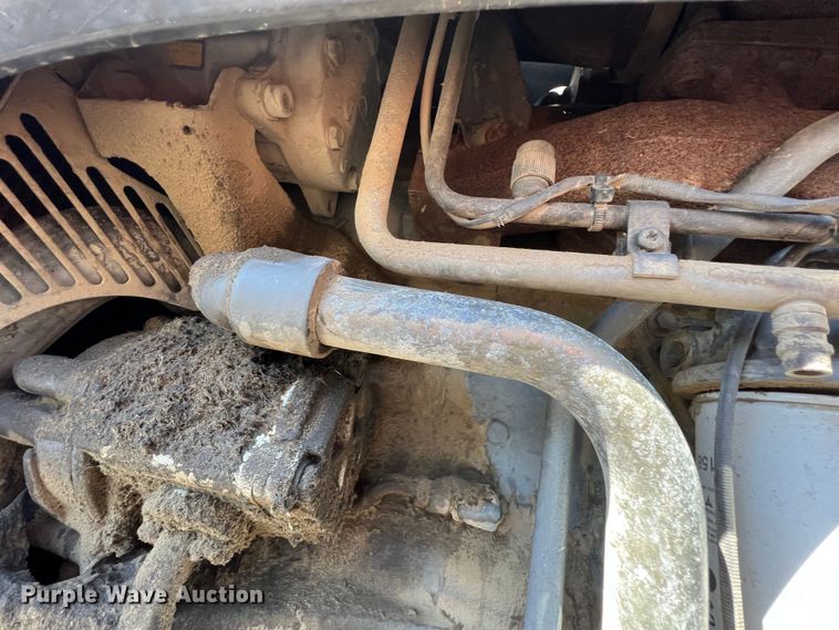 image for item IA9226 2002 New Holland TS100  tractor