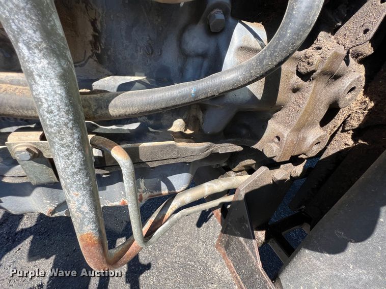 image for item IA9226 2002 New Holland TS100  tractor