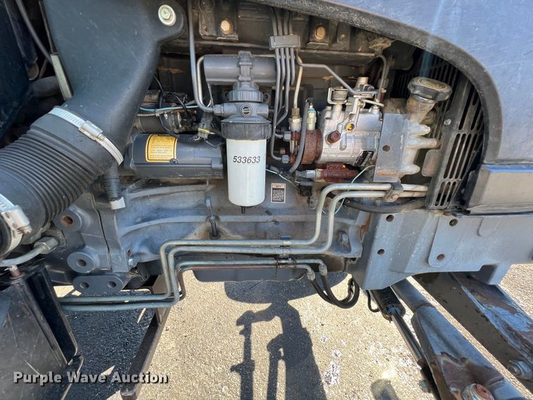 image for item IA9226 2002 New Holland TS100  tractor