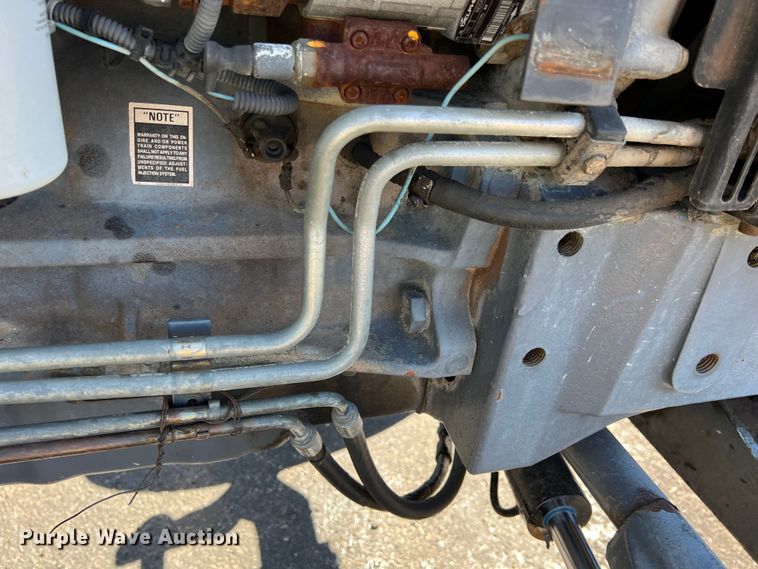 image for item IA9226 2002 New Holland TS100  tractor