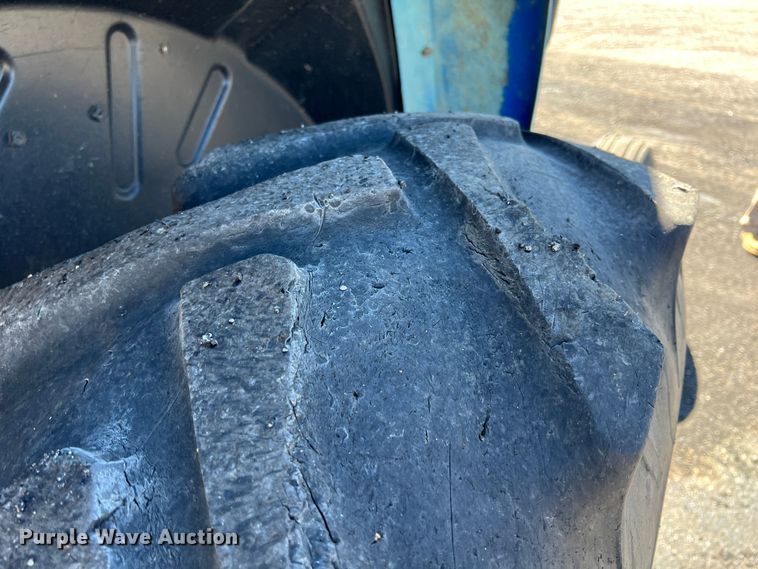 image for item IA9226 2002 New Holland TS100  tractor