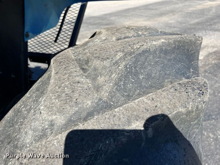 image for item IA9226 2002 New Holland TS100  tractor