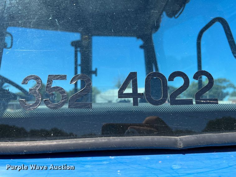 image for item IA9226 2002 New Holland TS100  tractor