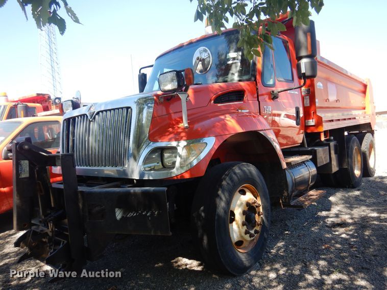 image for item JA9715 2005 International 7400  dump truck