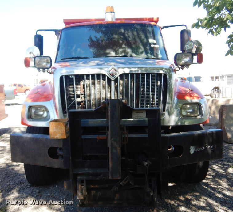 image for item JA9715 2005 International 7400  dump truck