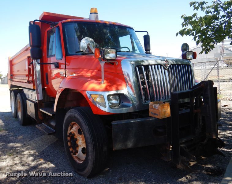 image for item JA9715 2005 International 7400  dump truck