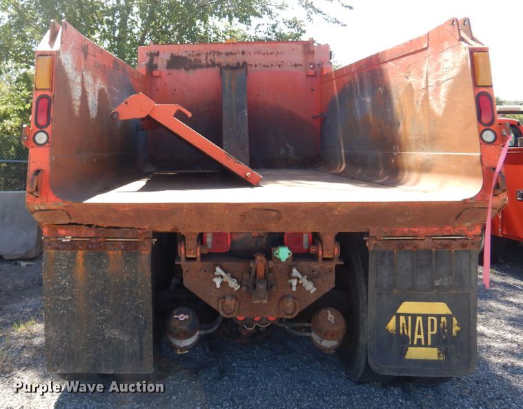 image for item JA9715 2005 International 7400  dump truck