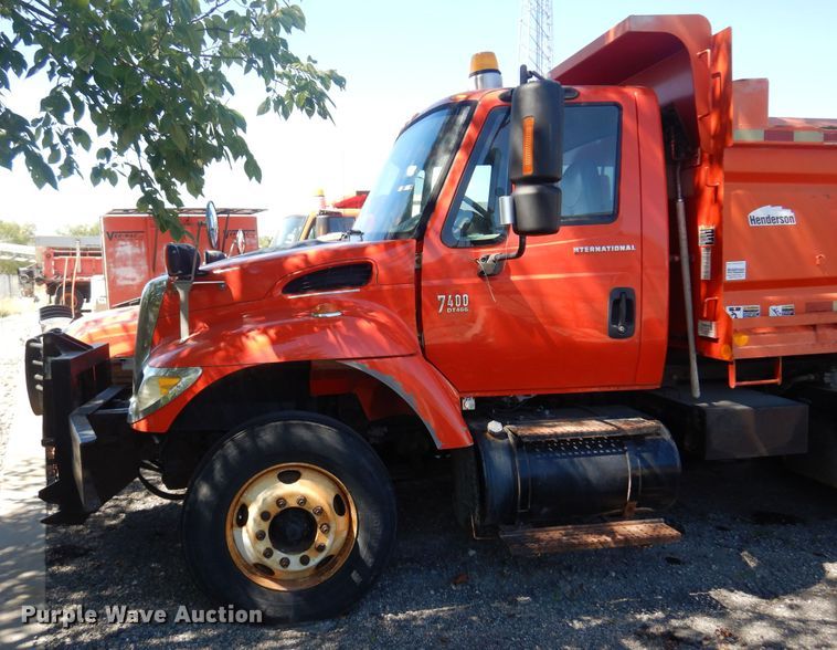 image for item JA9715 2005 International 7400  dump truck