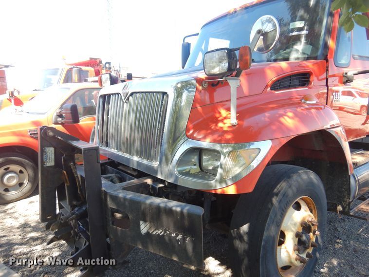 image for item JA9715 2005 International 7400  dump truck