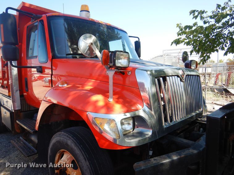 image for item JA9715 2005 International 7400  dump truck