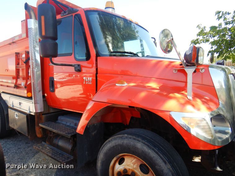 image for item JA9715 2005 International 7400  dump truck