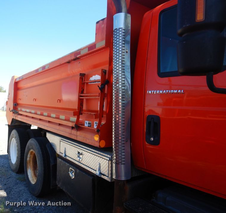 image for item JA9715 2005 International 7400  dump truck