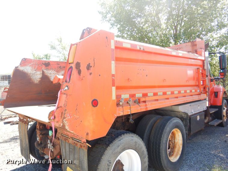 image for item JA9715 2005 International 7400  dump truck