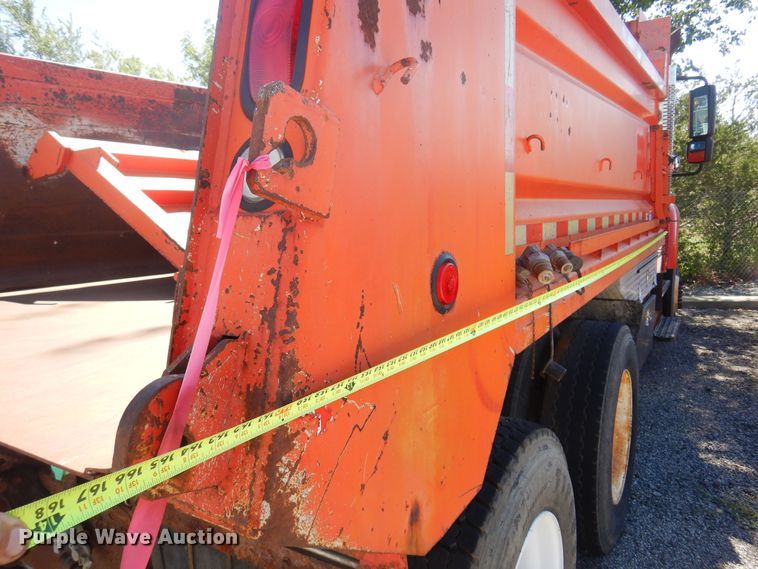 image for item JA9715 2005 International 7400  dump truck