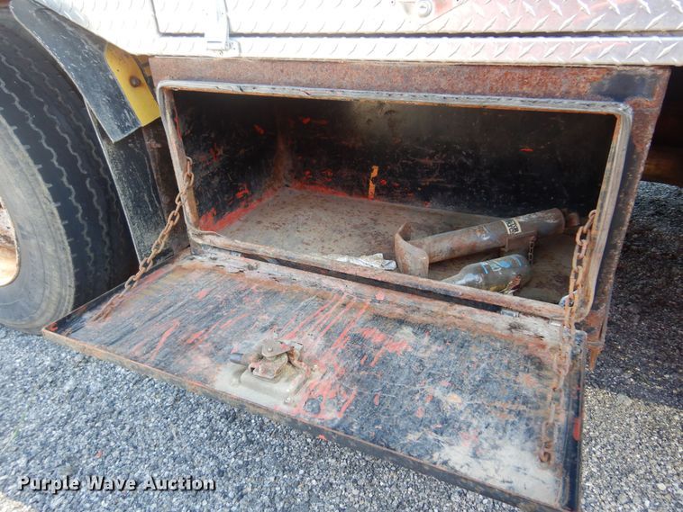 image for item JA9715 2005 International 7400  dump truck