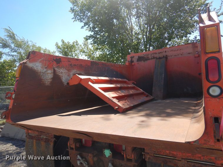 image for item JA9715 2005 International 7400  dump truck