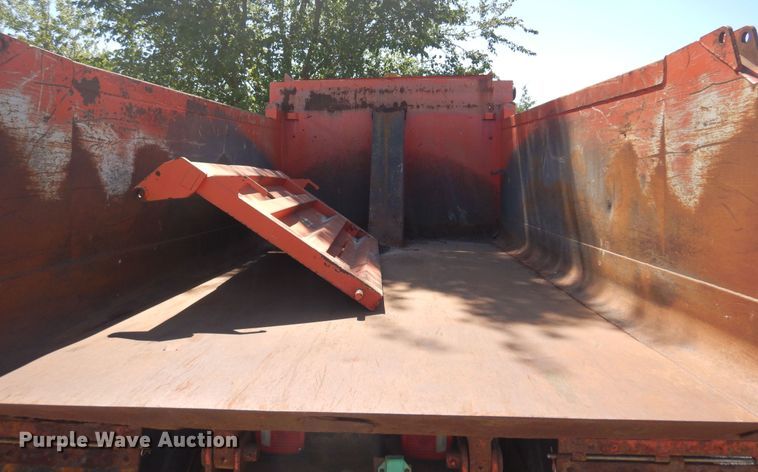 image for item JA9715 2005 International 7400  dump truck