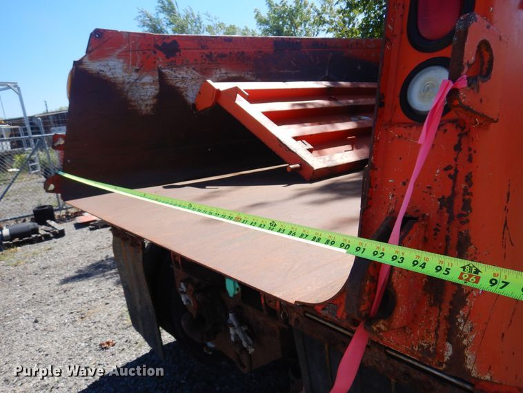 image for item JA9715 2005 International 7400  dump truck