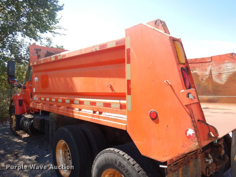 image for item JA9715 2005 International 7400  dump truck