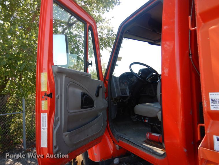 image for item JA9715 2005 International 7400  dump truck