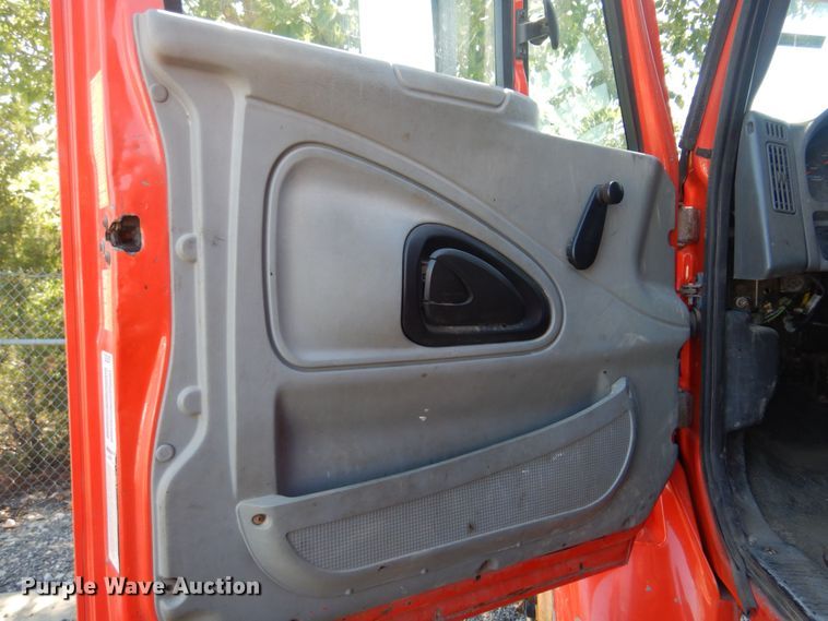 image for item JA9715 2005 International 7400  dump truck