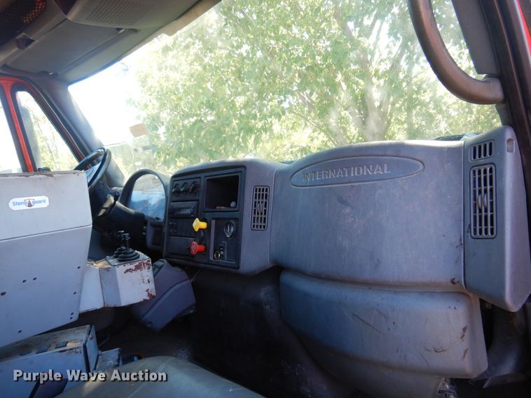 image for item JA9715 2005 International 7400  dump truck