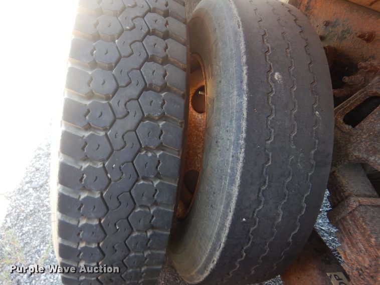 image for item JA9715 2005 International 7400  dump truck