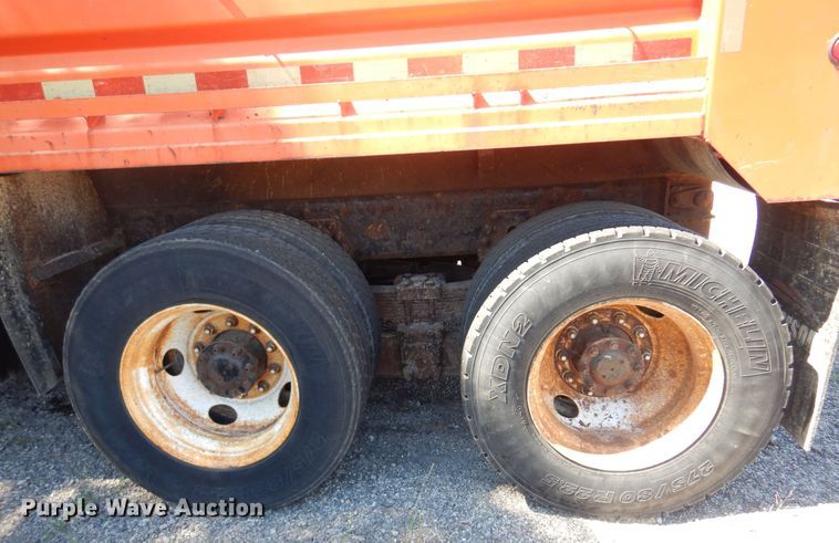 image for item JA9715 2005 International 7400  dump truck