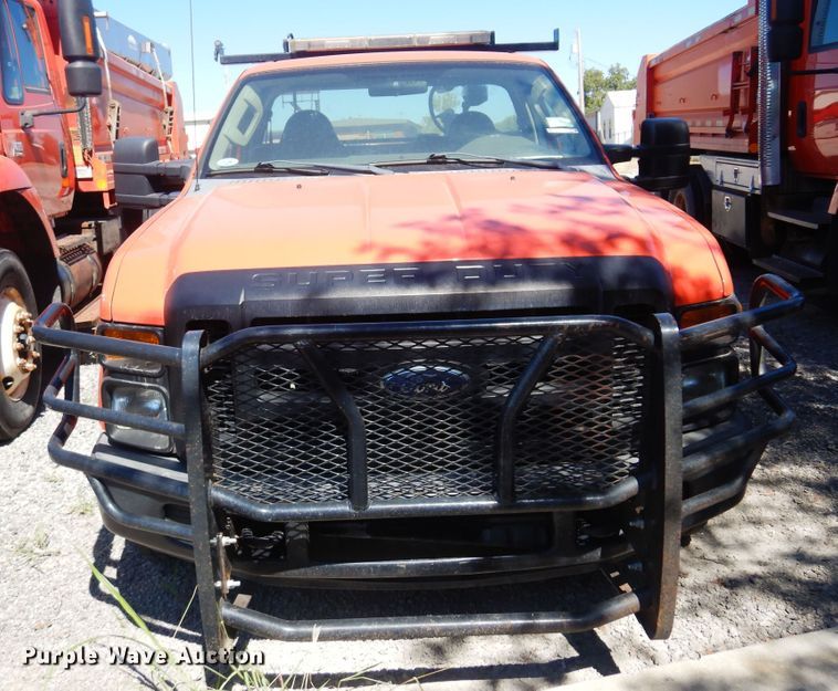 image for item JA9716 2009 Ford F250 Super Duty  utility bed pickup truck