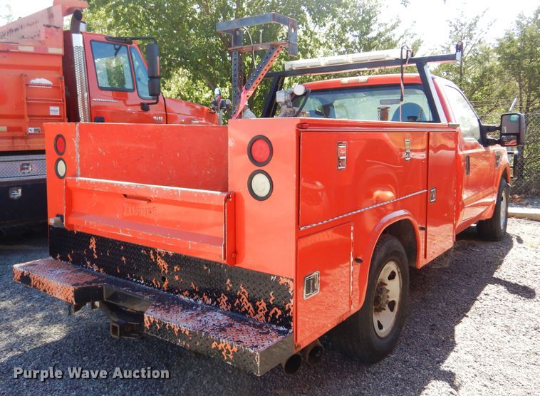 image for item JA9716 2009 Ford F250 Super Duty  utility bed pickup truck