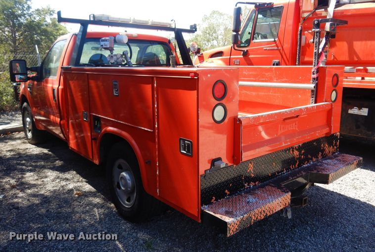 image for item JA9716 2009 Ford F250 Super Duty  utility bed pickup truck