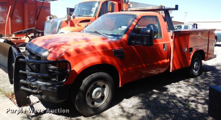 image for item JA9716 2009 Ford F250 Super Duty  utility bed pickup truck