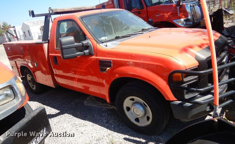 image for item JA9716 2009 Ford F250 Super Duty  utility bed pickup truck